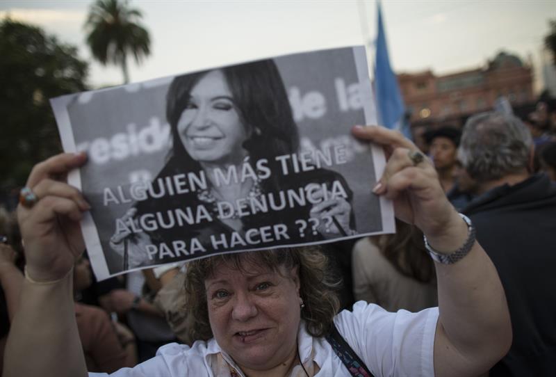 Fernández reitera que hay trama &quot;sórdida&quot; detrás de muerte de Nisman