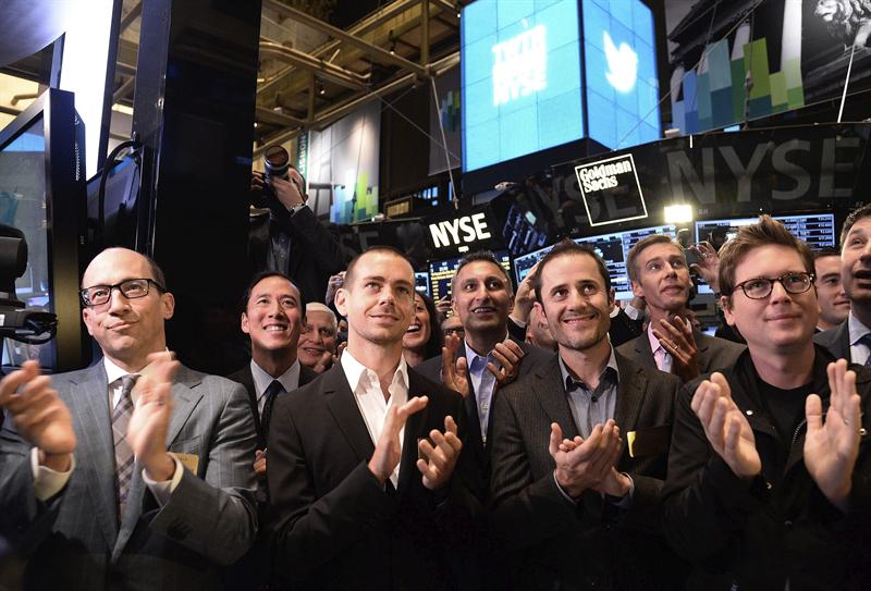 Acciones de Twitter comienzan a cotizarse a 45,10 dólares