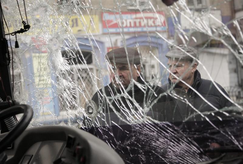 13 muertos al impactar un proyectil en una parada de tranvía en Donetsk