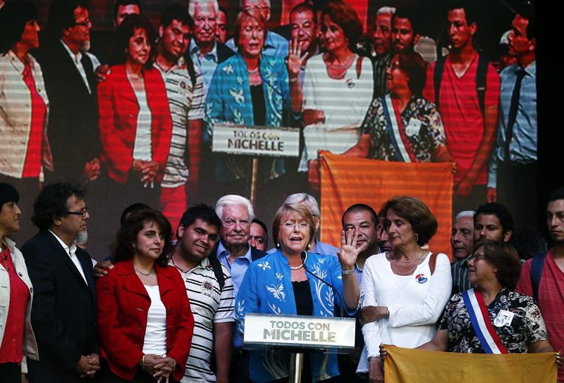 Bachelet y Matthei intensifican contacto con la gente antes de cierre campaña