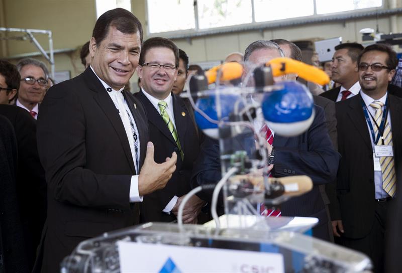 Correa asiste a firma de convenio científico entre España y Ecuador