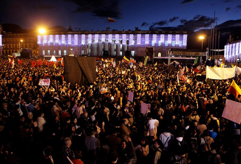 Bogotá se resiste a aceptar la destitución de Gustavo Petro