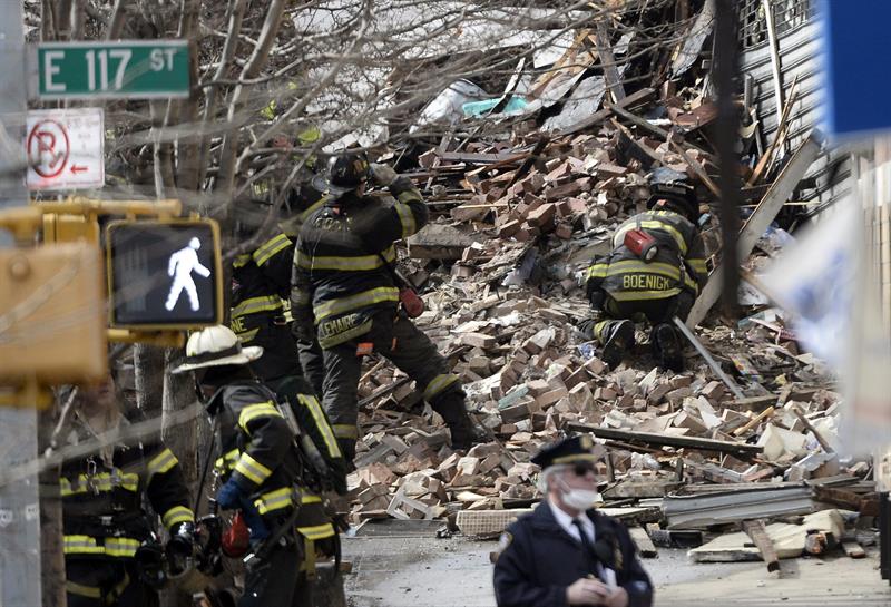 La explosión de gas en Nueva York deja 3 muertos y 9 desaparecidos