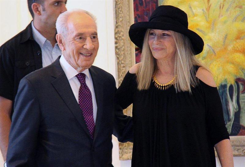 El presidene israelí celebra su cumpleaños 90 junto a Clinton, De Niro y Barbra Streisand