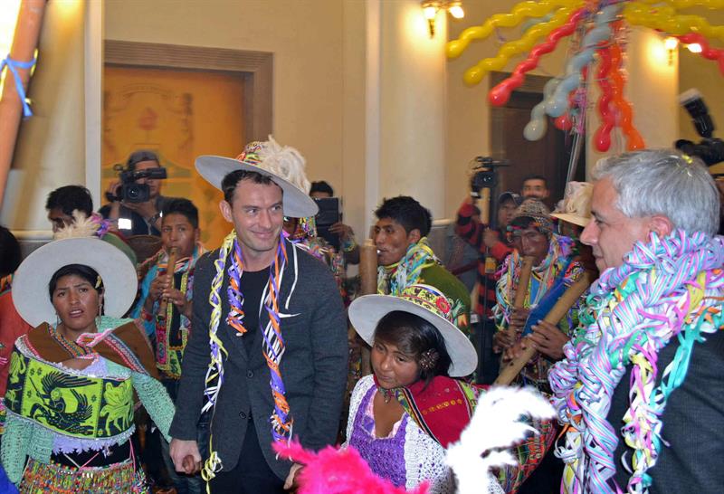 Jude Law, invitado de honor en Carnaval andino de Bolivia