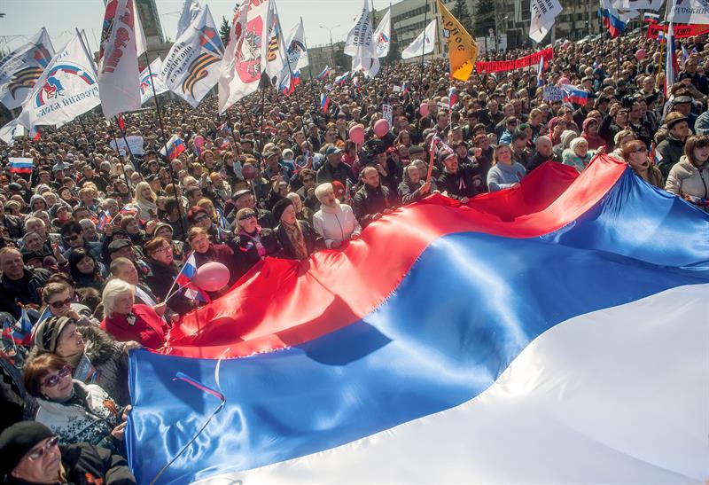 Activistas prorrusos asaltan sedes de organismos estatales en este de Ucrania