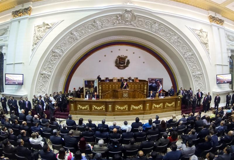 Maduro pide "de vida o muerte" poderes especiales para socialismo