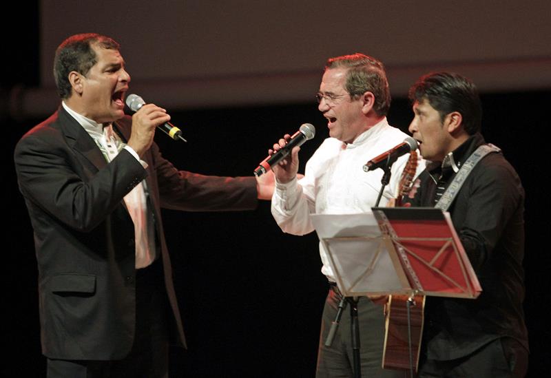 Correa defiende en Barcelona ampliar el espacio marítimo de Ecuador