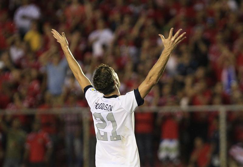 Famoso comentarista deportivo mexicano carga en contra de su selección