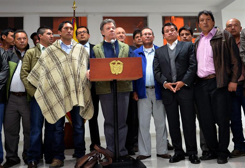 Renuncian los ministros del gabinete del presidente Juan Manuel Santos