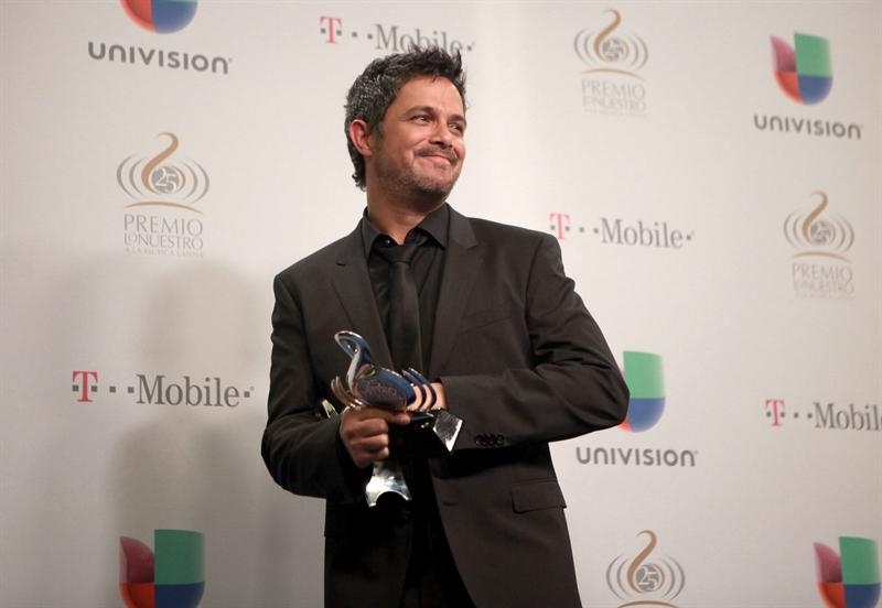 Alejandro Sanz gana el Artista Pop en una noche de recuerdo a Jenni Rivera