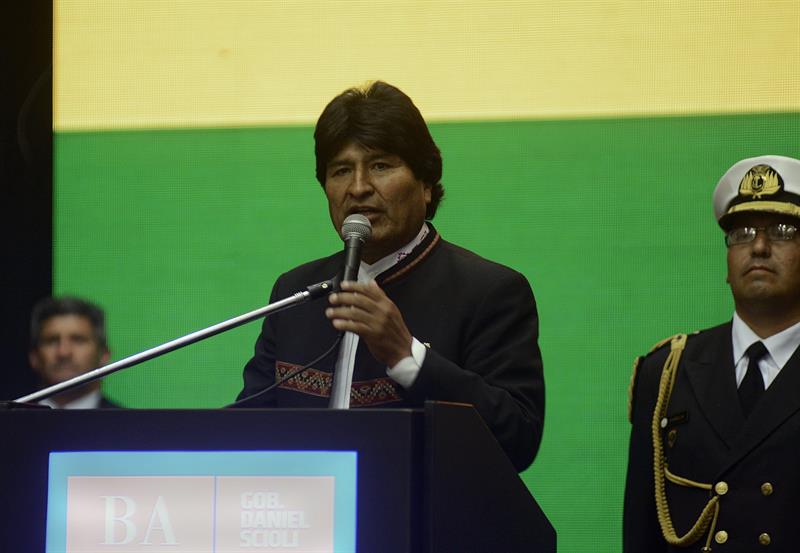 Empresa ecuatoriana firma contrato para construir una carretera en Bolivia