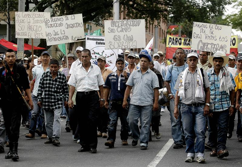 Paro nacional en Colombia afecta comercio, turismo y transporte de Ecuador