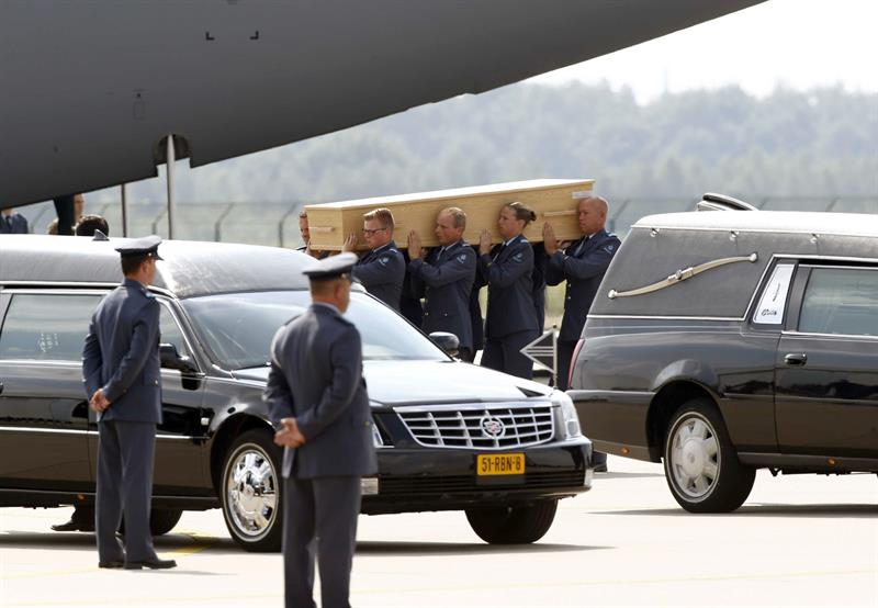 Holanda cierra semana negra con llegada de últimos restos humanos del MH17