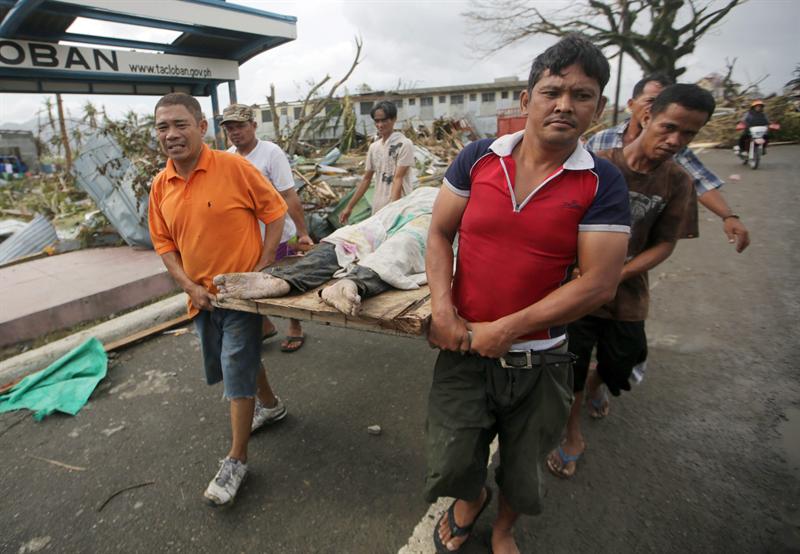 Filipinas teme que el tifón Haiyan haya causado más de un centenar de muertos