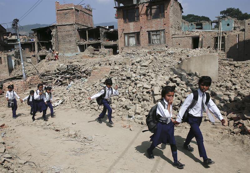 Unos 200 nepalíes y 80 extranjeros siguen desaparecidos tras el terremoto