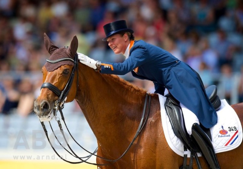 Competidora abandonó los Juegos Olímpicos por salvar a su caballo