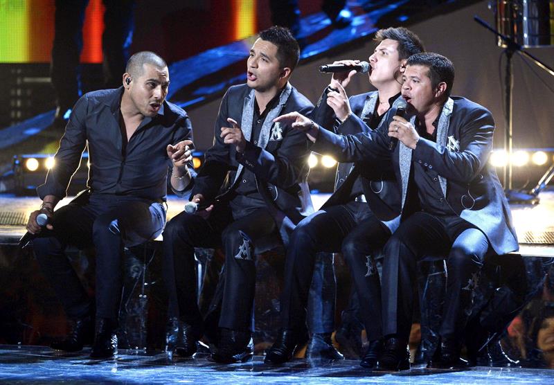 Drexler, Paco de Lucía y Enrique Iglesias triunfan en politizados Grammy Latino