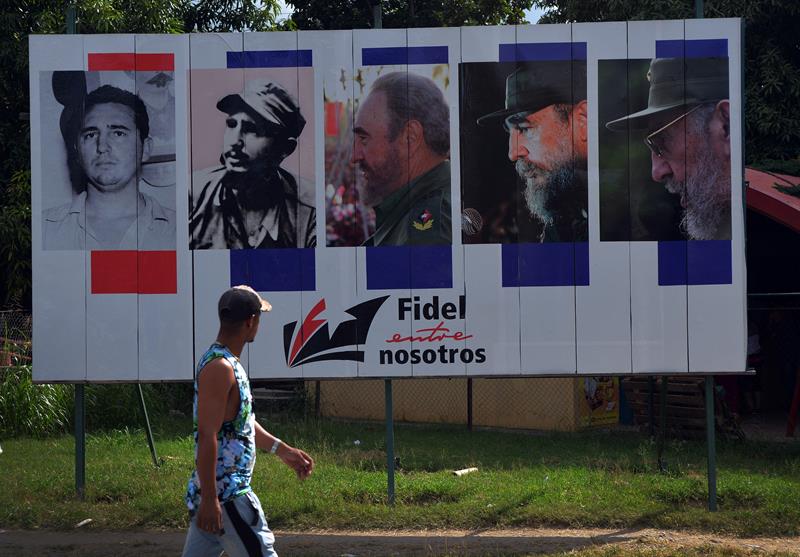 Correa irá a funerales de Fidel Castro, según diario estatal