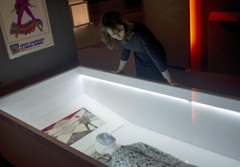Los mil rostros de David Bowie, en una muestra de museo londinense