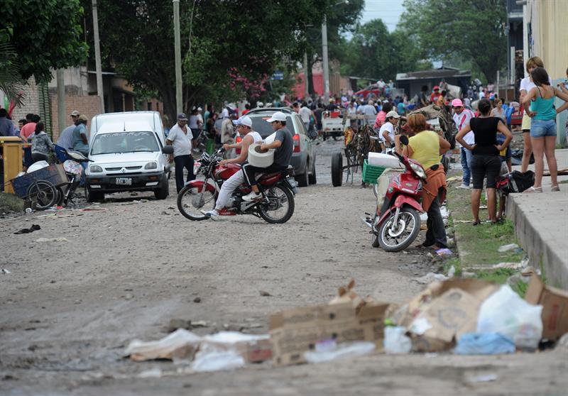 Ascienden a 9 los muertos durante oleada de saqueos en Argentina