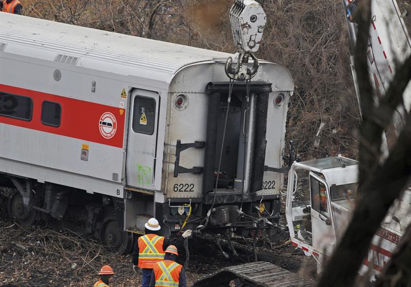 Tren accidentado en N.York iba a 132 km/h en zona límite de 48 km