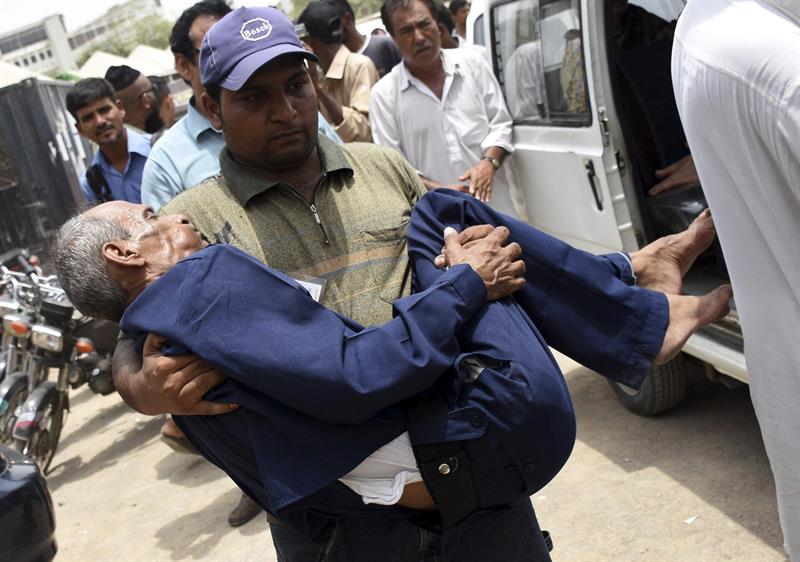 Al menos 120 personas mueren el fin de semana por la ola de calor en Pakistán