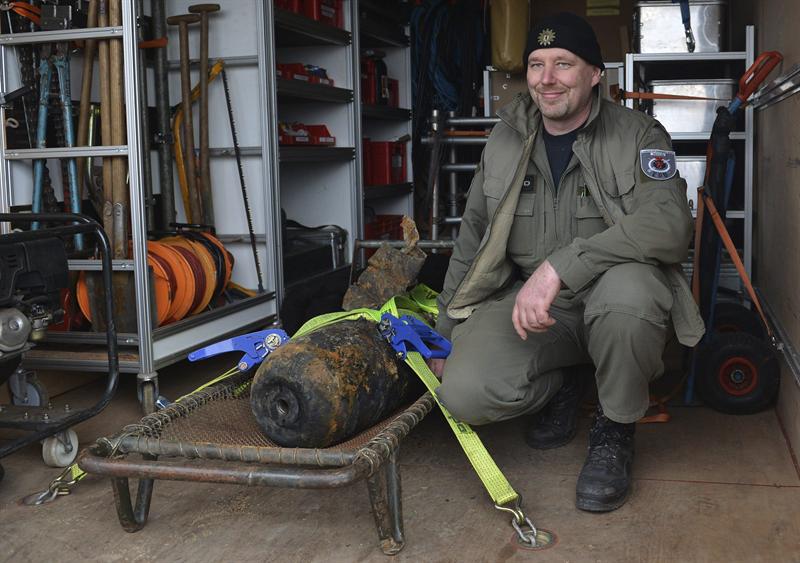 Desactivan bomba de la II Guerra Mundial en estación de Berlín