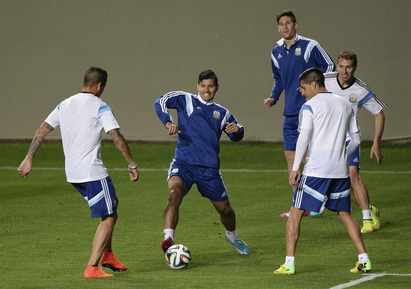 Selección argentina apoya a Abuelas de Plaza Mayo en búsqueda desaparecidos