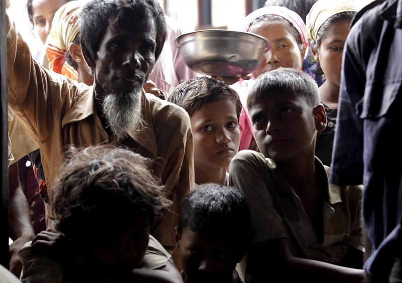 Cuatro muertos y cerca de un millón de evacuados por ciclón en Bangladesh