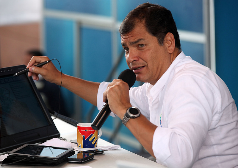 Presidente Correa defiende la gestión educativa de su gobierno