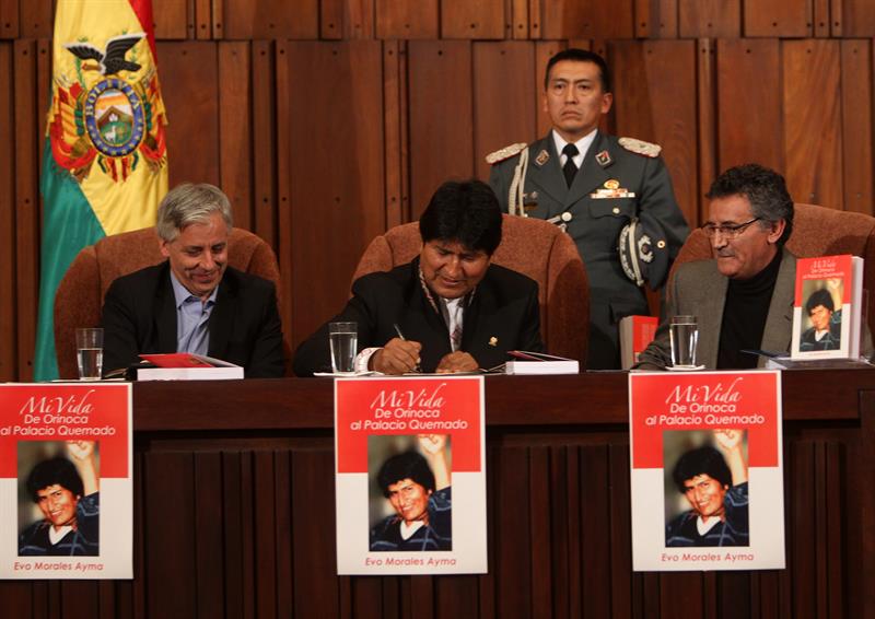 Evo Morales presenta su libro: "Mi vida, de Orinoca al Palacio Quemado"
