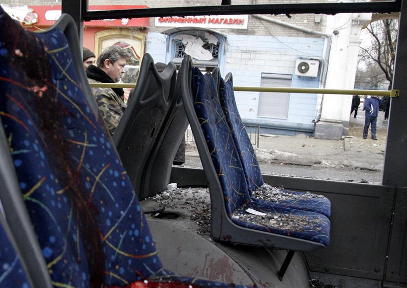 13 muertos al impactar un proyectil en una parada de tranvía en Donetsk