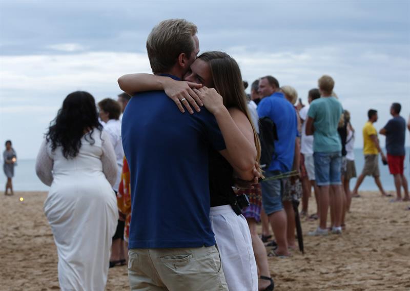 Tailandia rinde tributo a las víctimas del tsunami de 2004