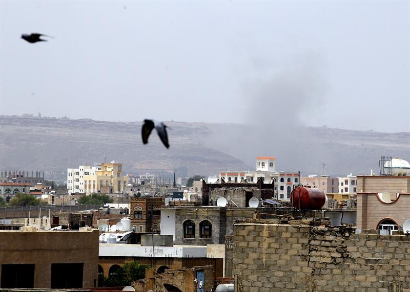 Mueren tres soldados en un ataque con coche bomba en Yemen