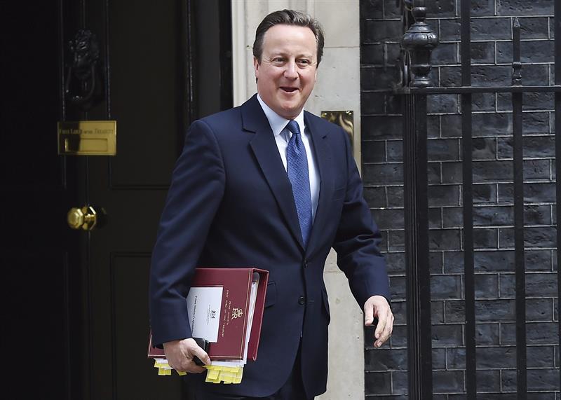Cameron presentará dimisión a Isabel II para ceder Gobierno a May