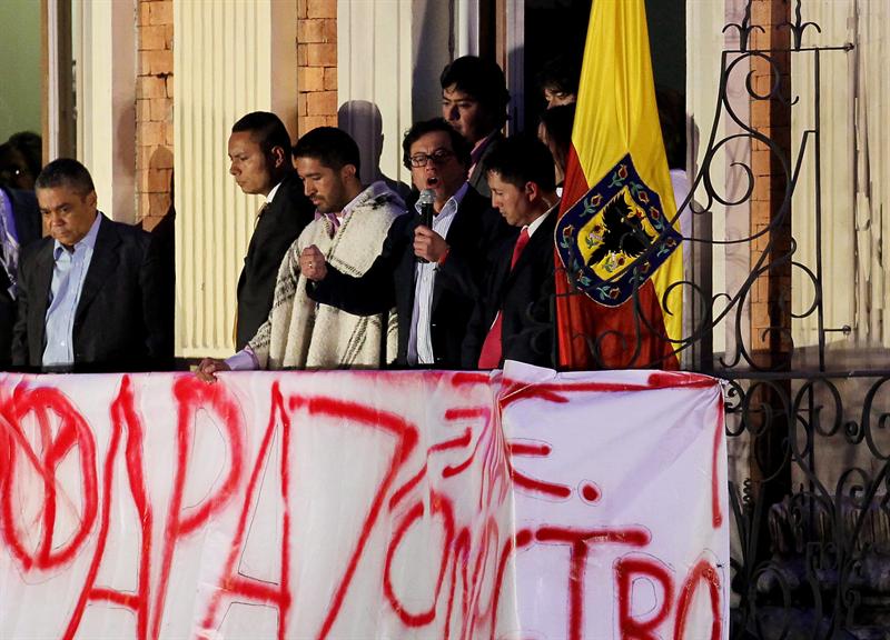 Bogotá se resiste a aceptar la destitución de Gustavo Petro