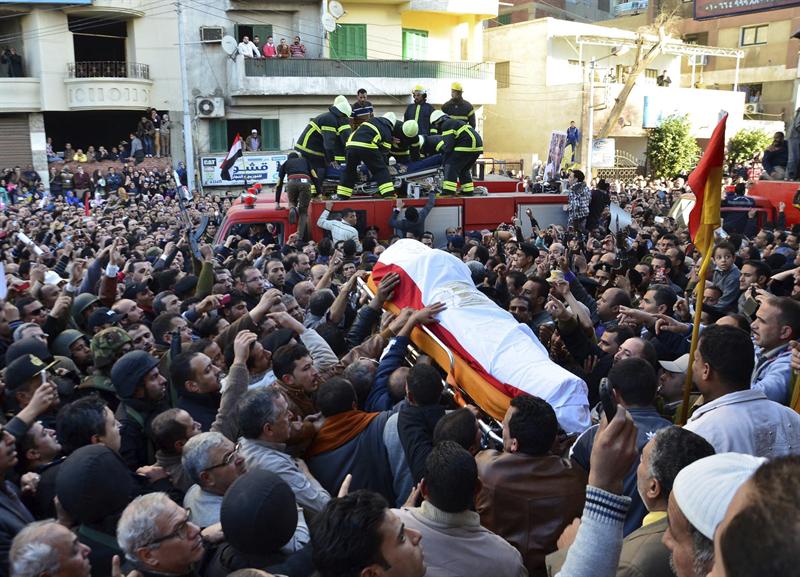 Al menos 13 muertos en atentado contra dependencias policiales en Egipto