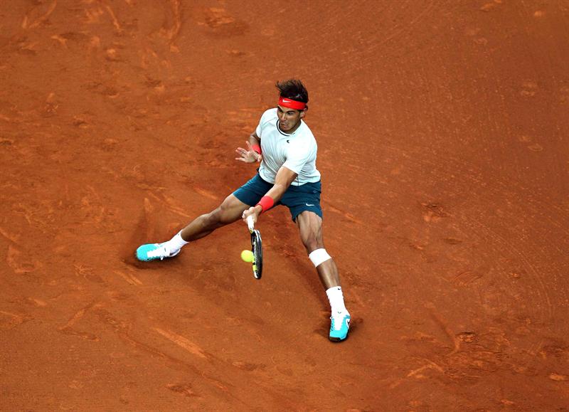 Nadal fulmina a Raonic y se planta en su octava final del Godó
