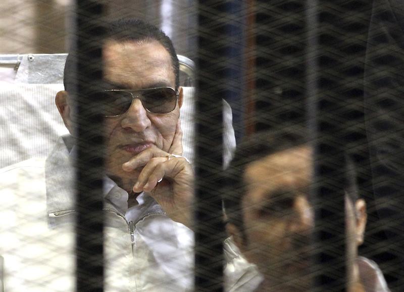 Orden judicial de liberar a Mubarak arroja más leña a la crisis de Egipto