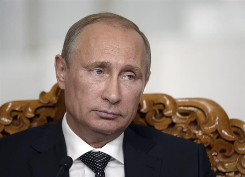 Putin presenta plan para salir de crisis en Ucrania, rechazado por Kiev