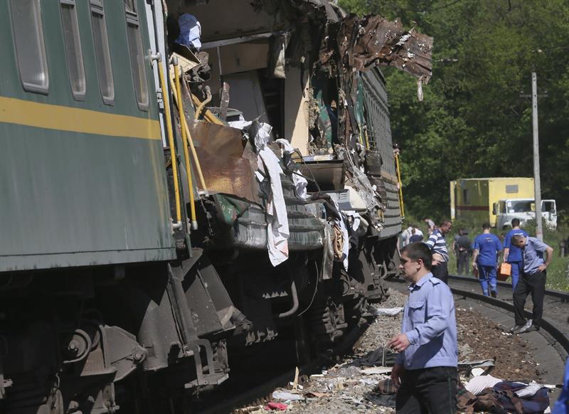 Al menos 5 muertos en choque de trenes en Moscú