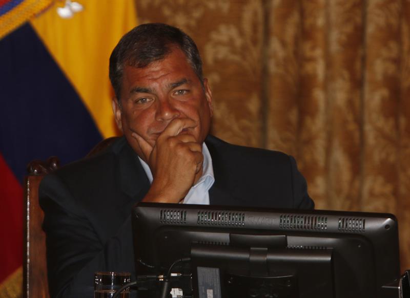 Correa decreta elevar el IVA al 14% durante un año para recuperación económica tras terremoto