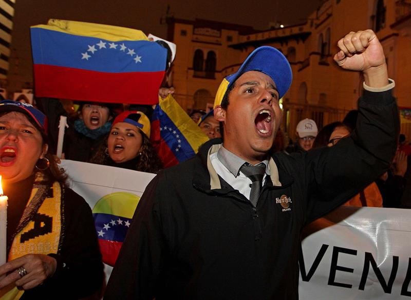Oposición venezolana cerró con cacerolazo jornada de protesta contra Maduro