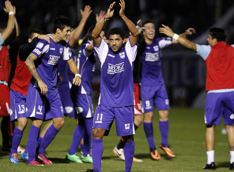 Defensor Sporting elimina a la U de Chile y pasa como líder del grupo 5