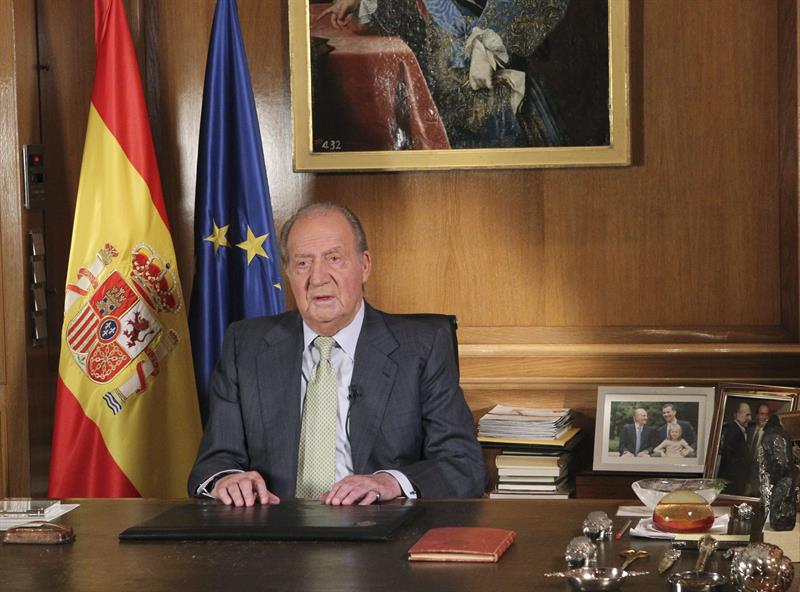 Rey Juan Carlos abdica en su hijo para abrir &quot;una nueva etapa de esperanza&quot;