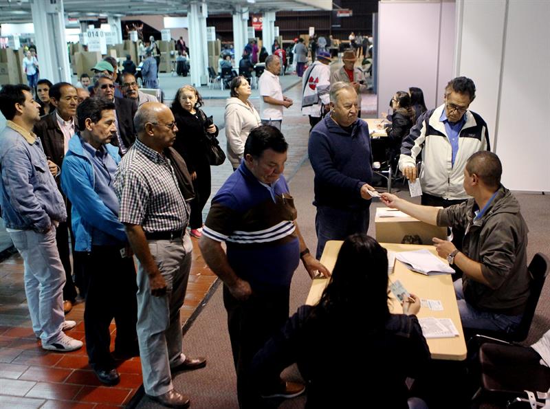 Santos a la cabeza a medida que avanza el escrutinio