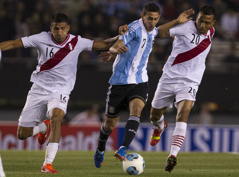 Argentina vence a Perú y se queda con el primer puesto en eliminatorias