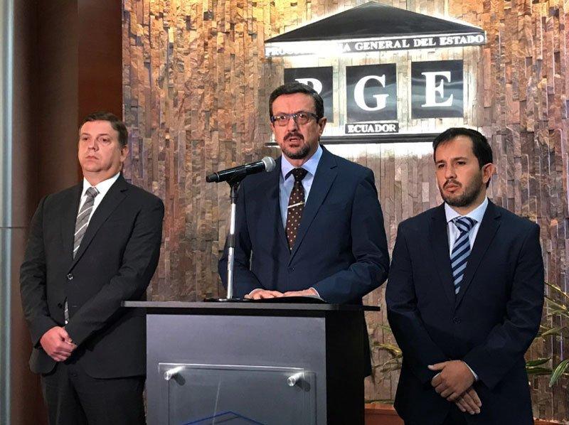 Procurador formaliza acusación contra Correa