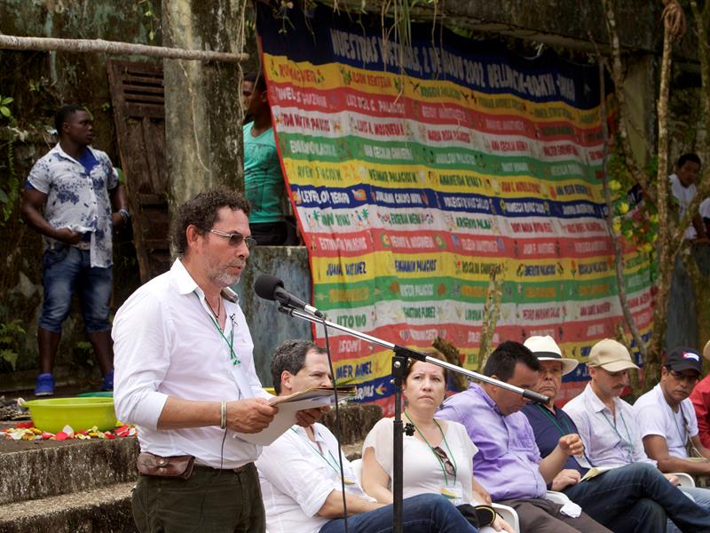 Víctimas conmovidas por petición de perdón de FARC por masacre en Colombia